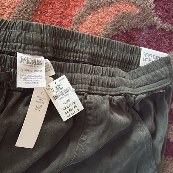 Victoria Secrets Drawstring Sweatpants Joggers in forest green - Picture 2 of 5